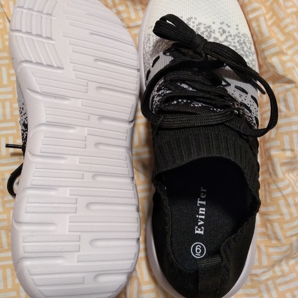 Brand New black and white sneakers - Picture 2 of 2